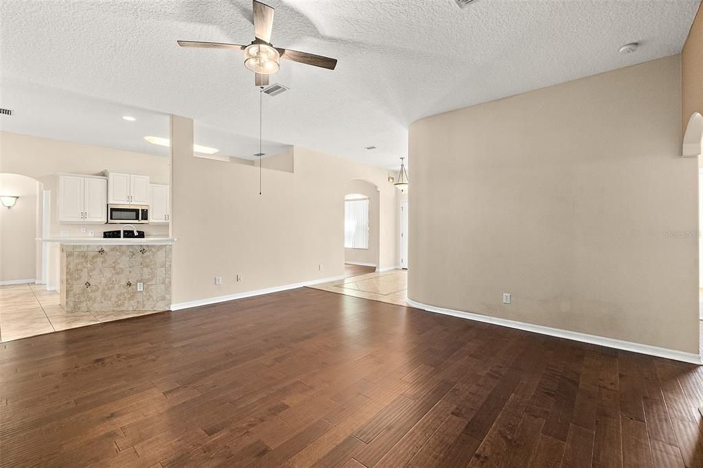 For Sale: $375,000 (3 beds, 2 baths, 2046 Square Feet)
