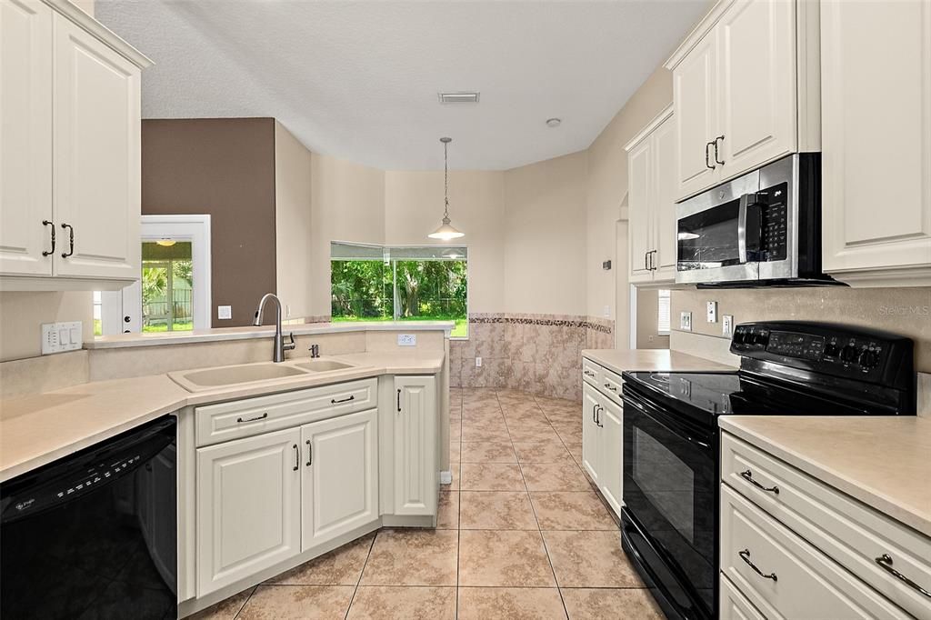 For Sale: $375,000 (3 beds, 2 baths, 2046 Square Feet)