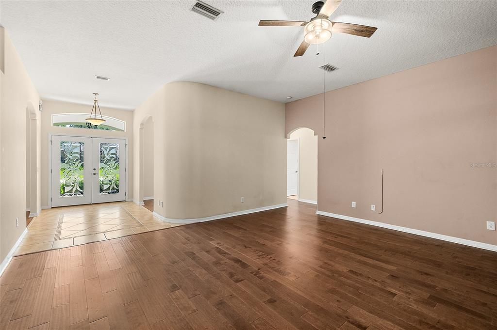 For Sale: $375,000 (3 beds, 2 baths, 2046 Square Feet)