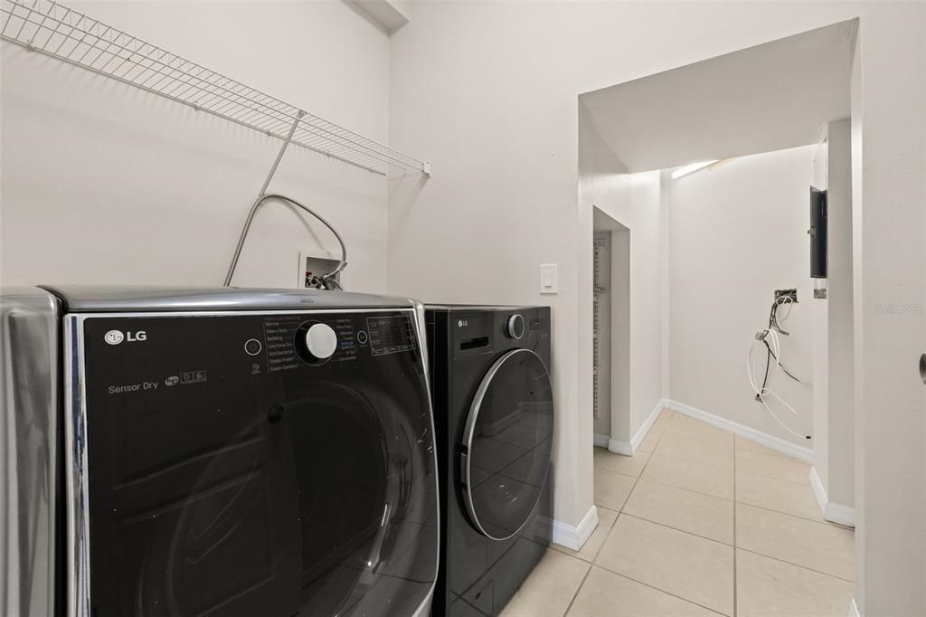 For Rent: $1,950 (3 beds, 2 baths, 1708 Square Feet)