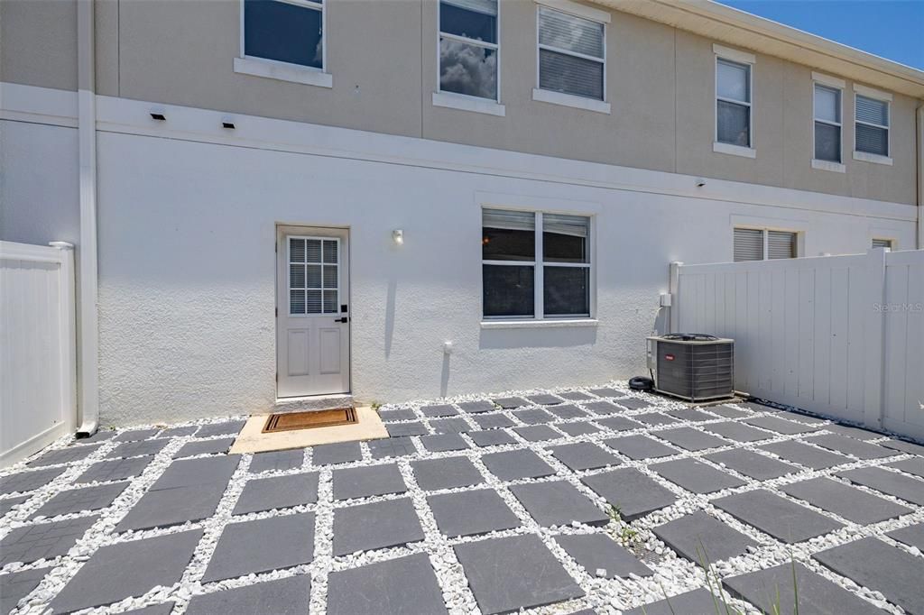 For Rent: $1,950 (3 beds, 2 baths, 1708 Square Feet)