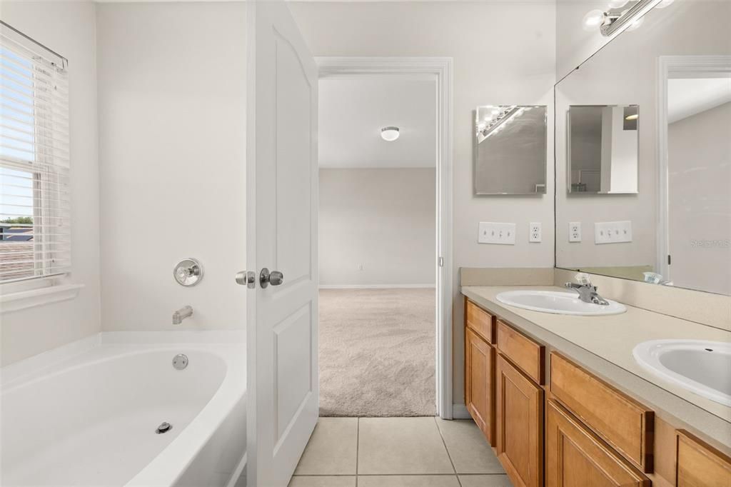 For Rent: $1,950 (3 beds, 2 baths, 1708 Square Feet)