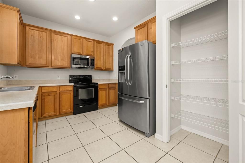 For Rent: $1,950 (3 beds, 2 baths, 1708 Square Feet)