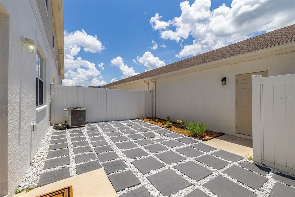 For Rent: $1,950 (3 beds, 2 baths, 1708 Square Feet)