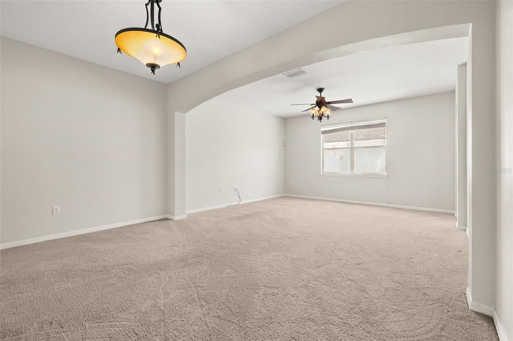 For Rent: $1,950 (3 beds, 2 baths, 1708 Square Feet)