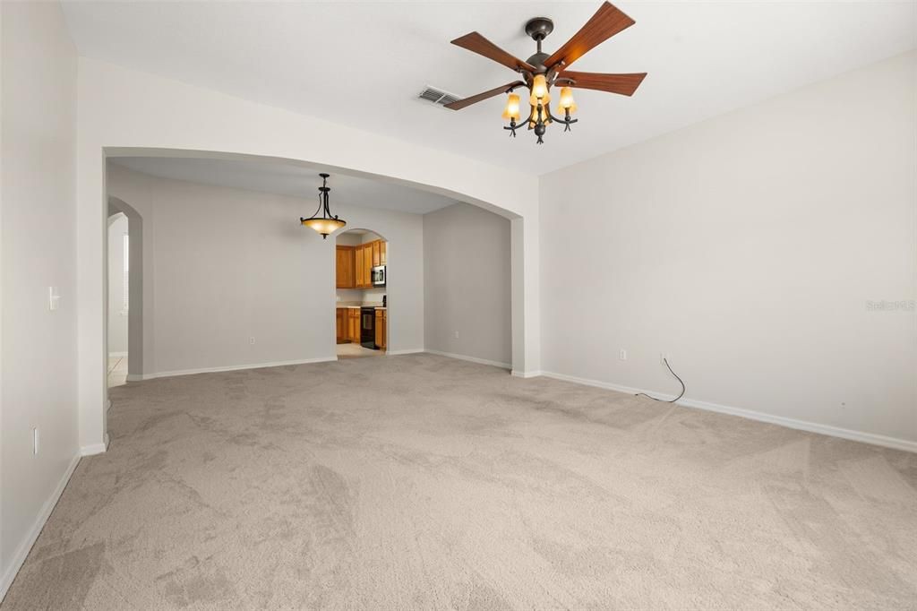For Rent: $1,950 (3 beds, 2 baths, 1708 Square Feet)