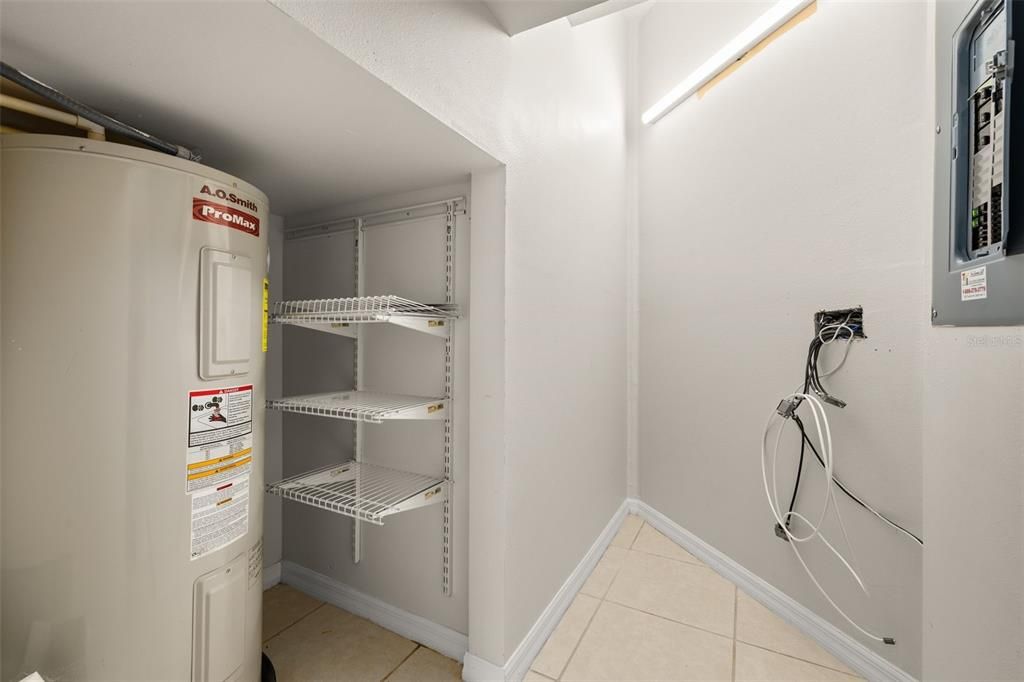 For Rent: $1,950 (3 beds, 2 baths, 1708 Square Feet)