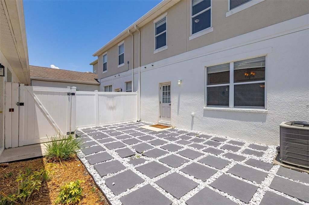 For Rent: $1,950 (3 beds, 2 baths, 1708 Square Feet)