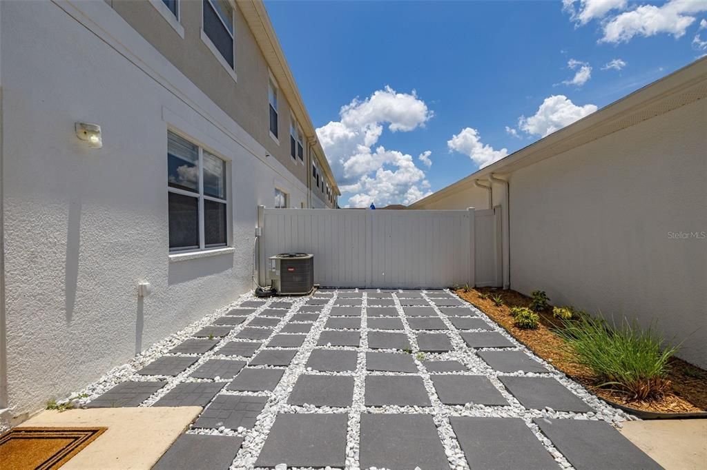 For Rent: $1,950 (3 beds, 2 baths, 1708 Square Feet)