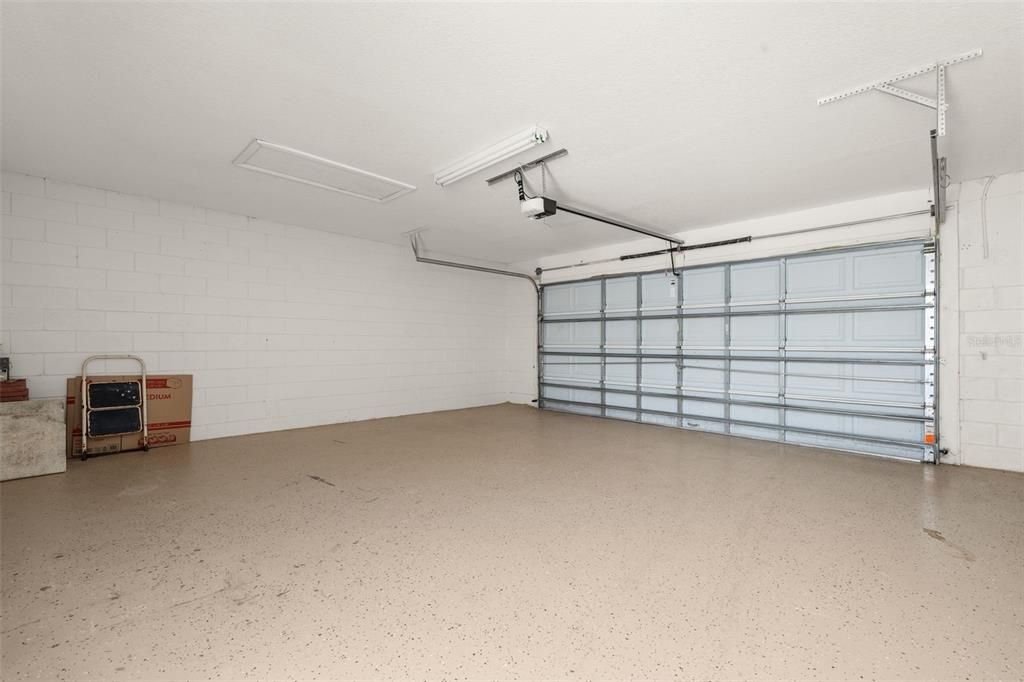 For Rent: $1,950 (3 beds, 2 baths, 1708 Square Feet)