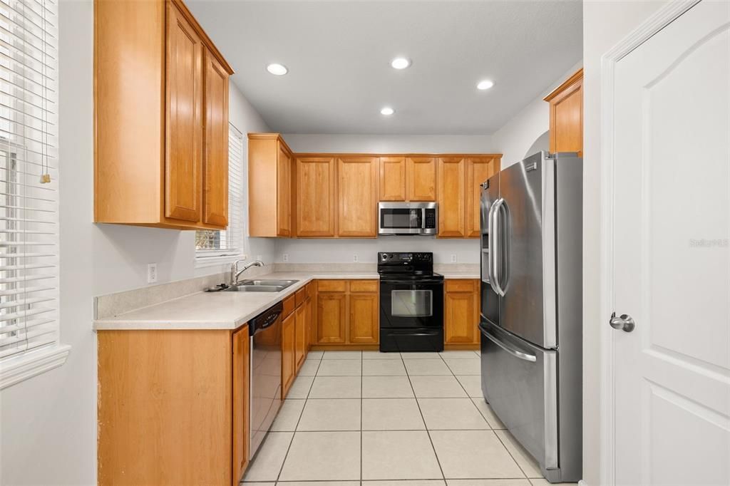 For Rent: $1,950 (3 beds, 2 baths, 1708 Square Feet)