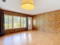 На продажу: $435,000 (4 спален, 2 ванн, 1896 Квадратных фут)