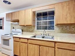 На продажу: $435,000 (4 спален, 2 ванн, 1896 Квадратных фут)
