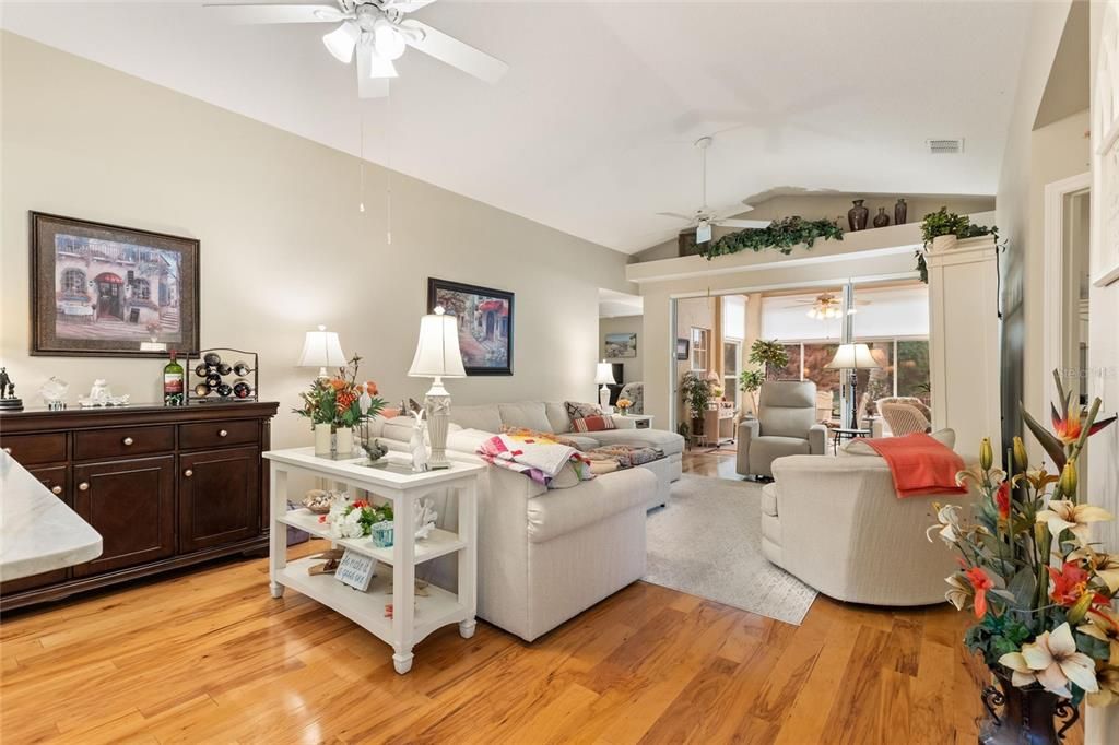 For Sale: $335,000 (2 beds, 2 baths, 1799 Square Feet)