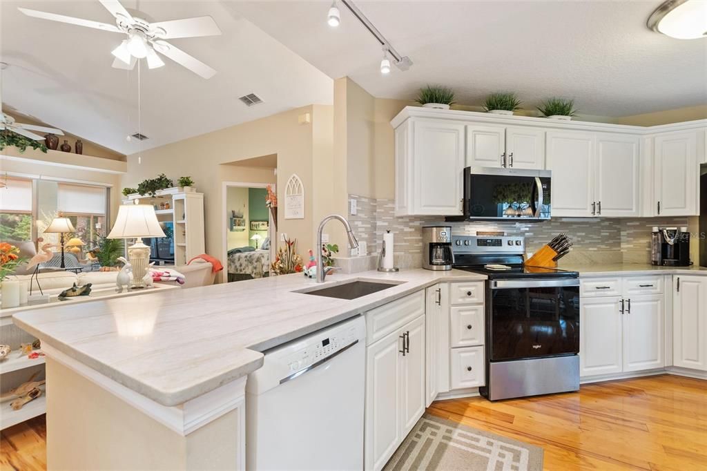 For Sale: $335,000 (2 beds, 2 baths, 1799 Square Feet)