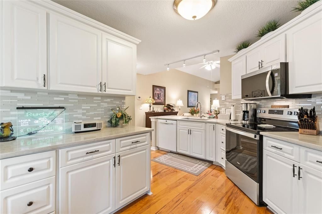 For Sale: $335,000 (2 beds, 2 baths, 1799 Square Feet)