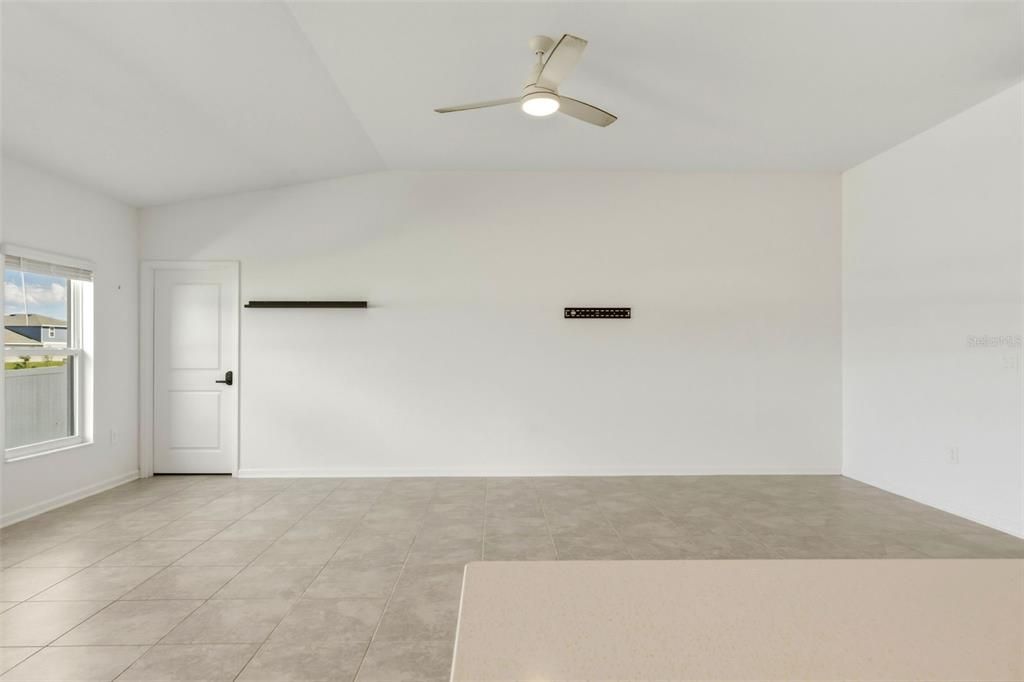 En Venta: $389,000 (4 camas, 2 baños, 1922 Pies cuadrados)