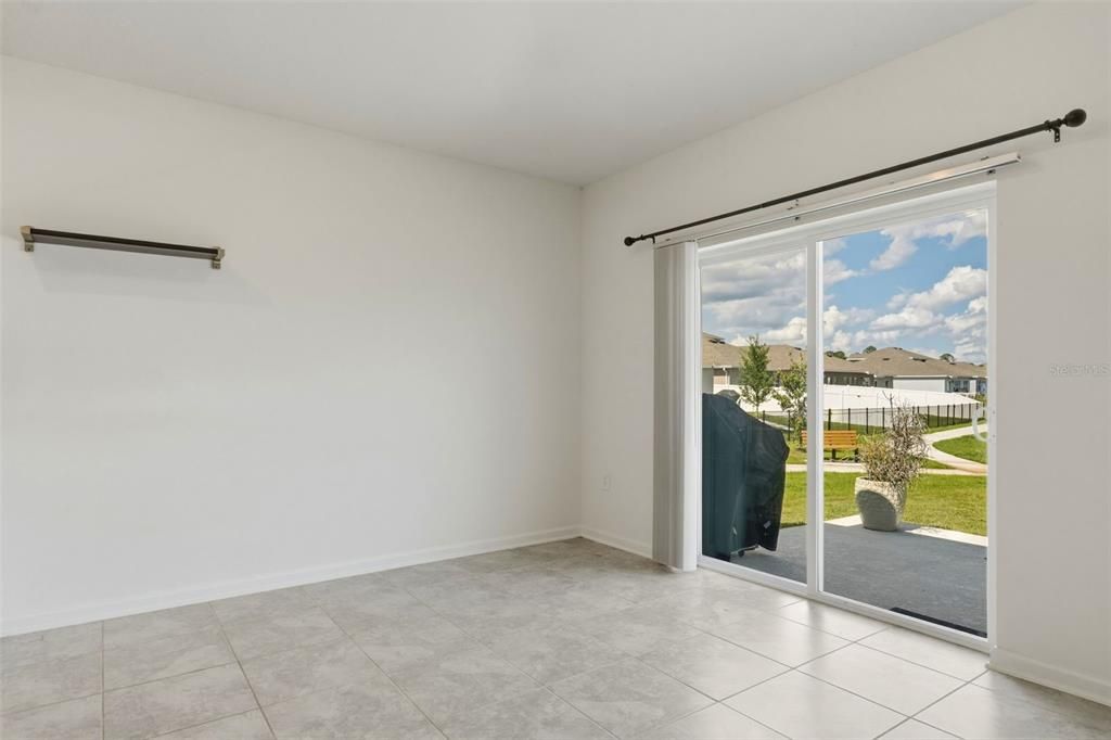En Venta: $389,000 (4 camas, 2 baños, 1922 Pies cuadrados)