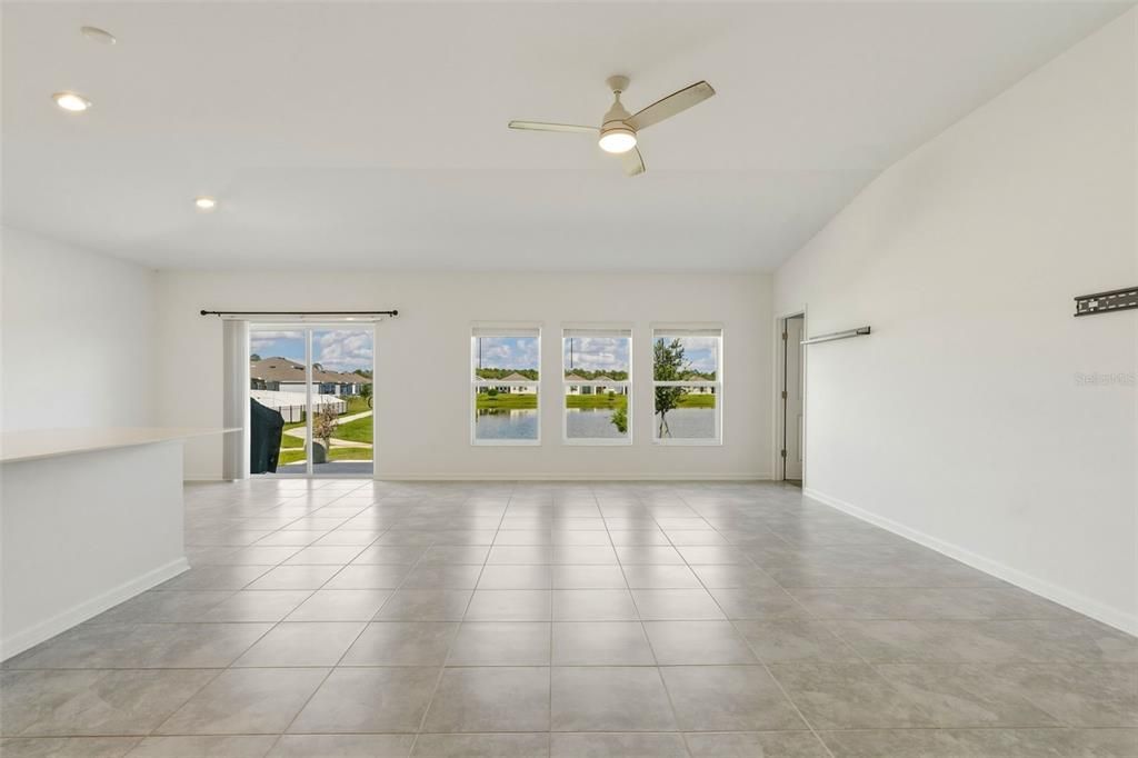 En Venta: $389,000 (4 camas, 2 baños, 1922 Pies cuadrados)