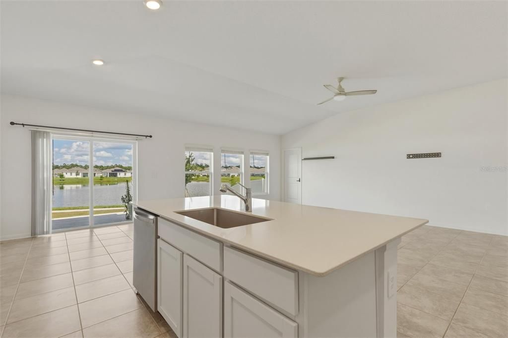 En Venta: $389,000 (4 camas, 2 baños, 1922 Pies cuadrados)