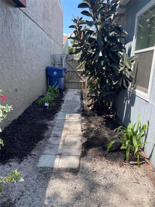 For Sale: $275,000 (2 beds, 2 baths, 1024 Square Feet)