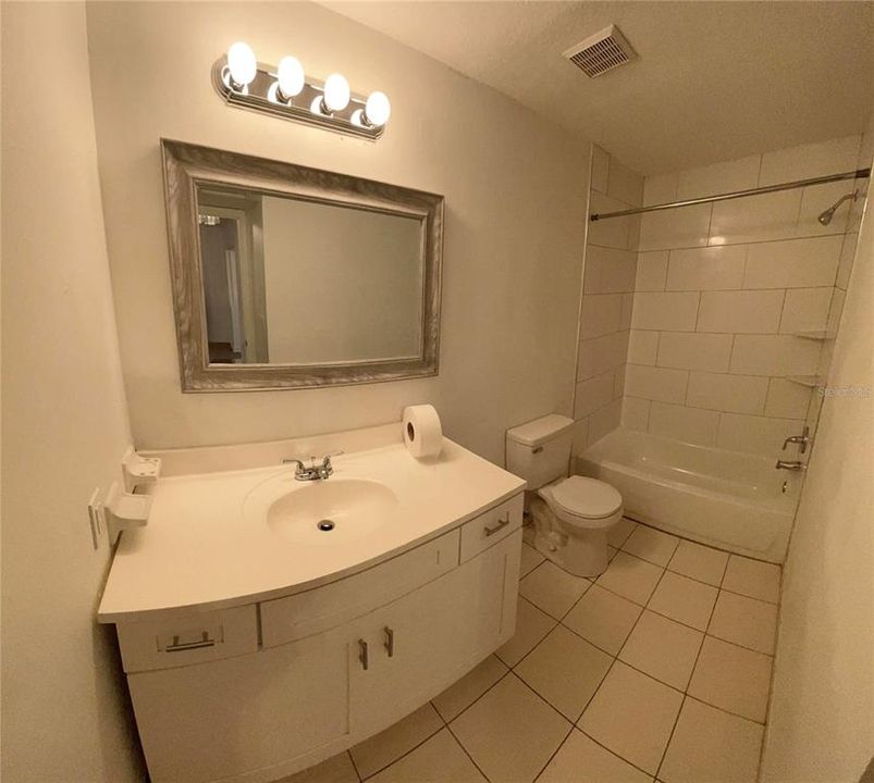 For Sale: $275,000 (2 beds, 2 baths, 1024 Square Feet)