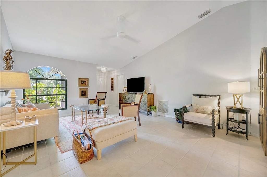 En Venta: $375,000 (3 camas, 2 baños, 1373 Pies cuadrados)