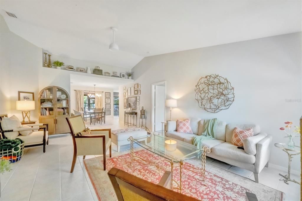 En Venta: $375,000 (3 camas, 2 baños, 1373 Pies cuadrados)