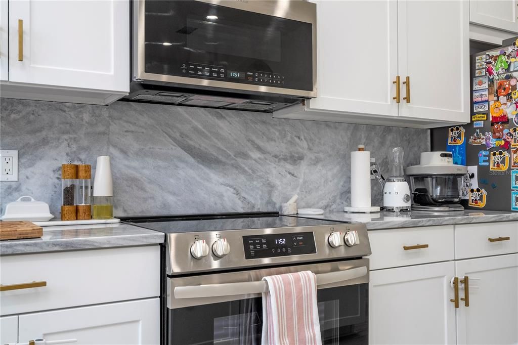 For Sale: $475,000 (3 beds, 2 baths, 1600 Square Feet)