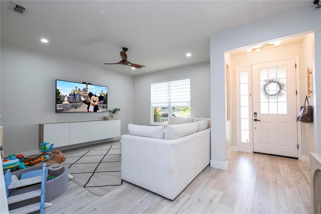 For Sale: $475,000 (3 beds, 2 baths, 1600 Square Feet)
