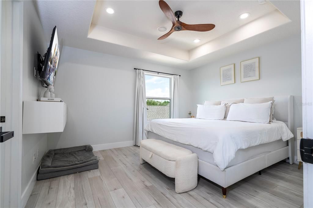 For Sale: $475,000 (3 beds, 2 baths, 1600 Square Feet)