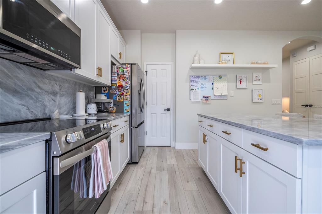 For Sale: $475,000 (3 beds, 2 baths, 1600 Square Feet)
