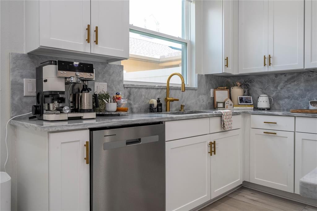 For Sale: $475,000 (3 beds, 2 baths, 1600 Square Feet)