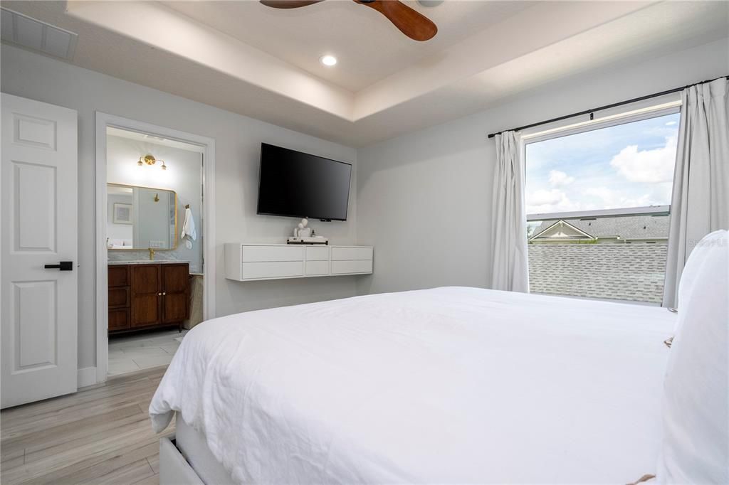 For Sale: $475,000 (3 beds, 2 baths, 1600 Square Feet)