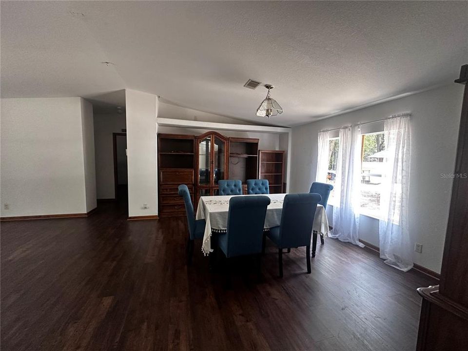 For Sale: $295,000 (3 beds, 2 baths, 1772 Square Feet)