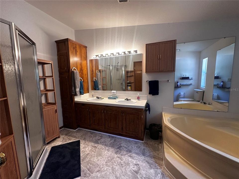 For Sale: $295,000 (3 beds, 2 baths, 1772 Square Feet)