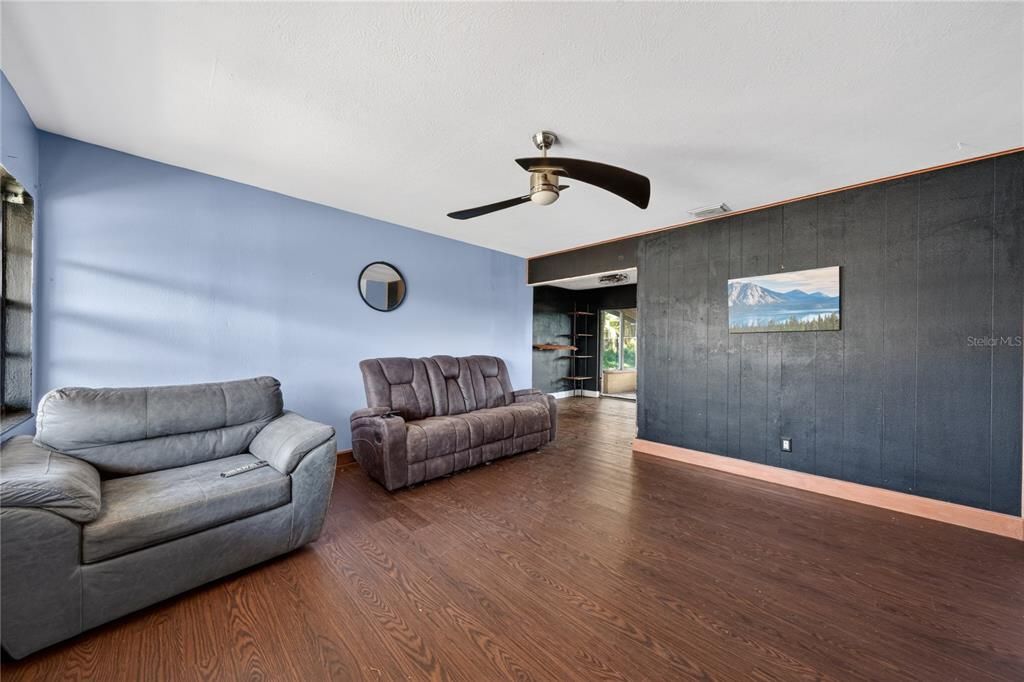 Activo con contrato: $209,900 (3 camas, 1 baños, 1032 Pies cuadrados)