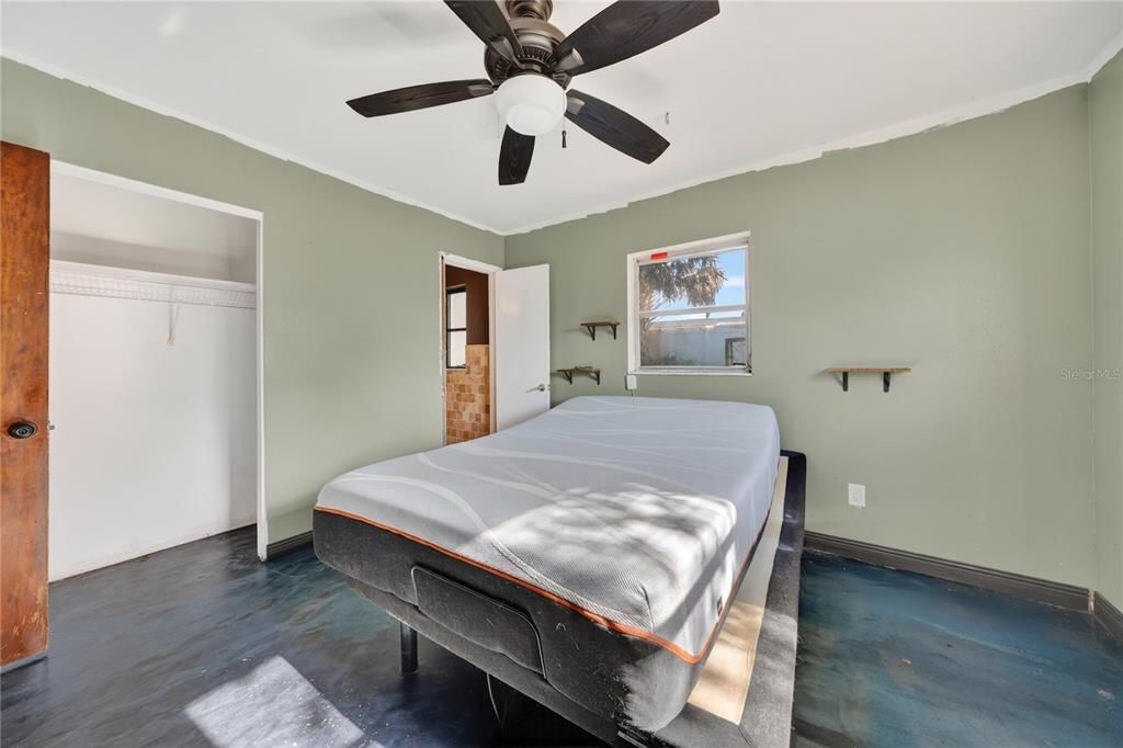 Activo con contrato: $209,900 (3 camas, 1 baños, 1032 Pies cuadrados)