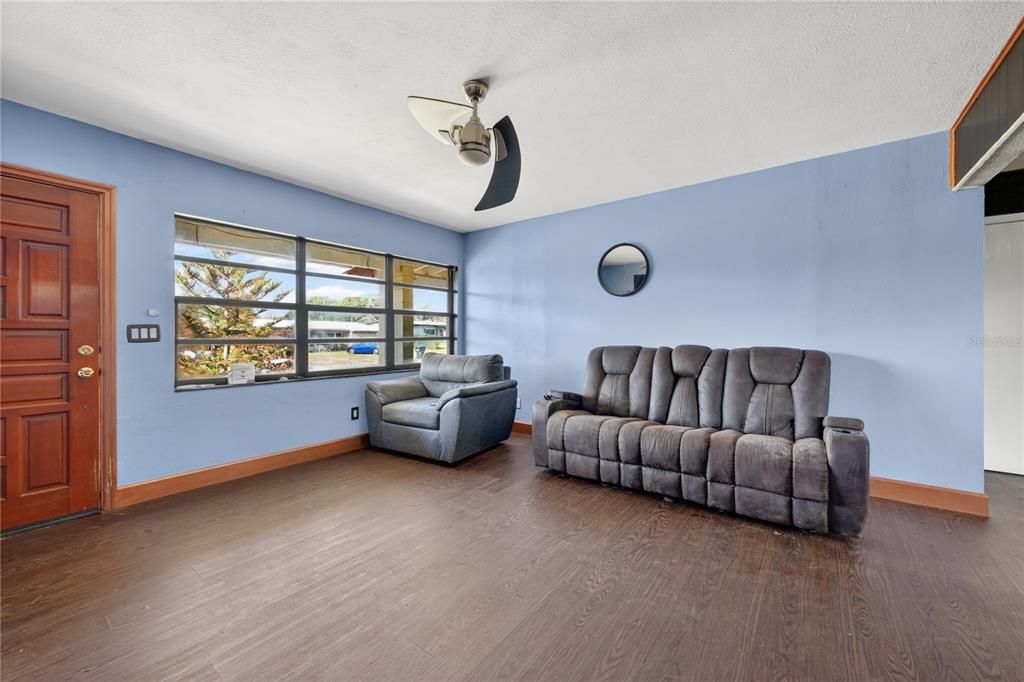 Activo con contrato: $209,900 (3 camas, 1 baños, 1032 Pies cuadrados)