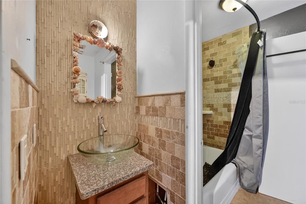 Activo con contrato: $209,900 (3 camas, 1 baños, 1032 Pies cuadrados)