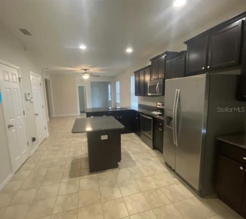 For Rent: $2,600 (3 beds, 2 baths, 1554 Square Feet)