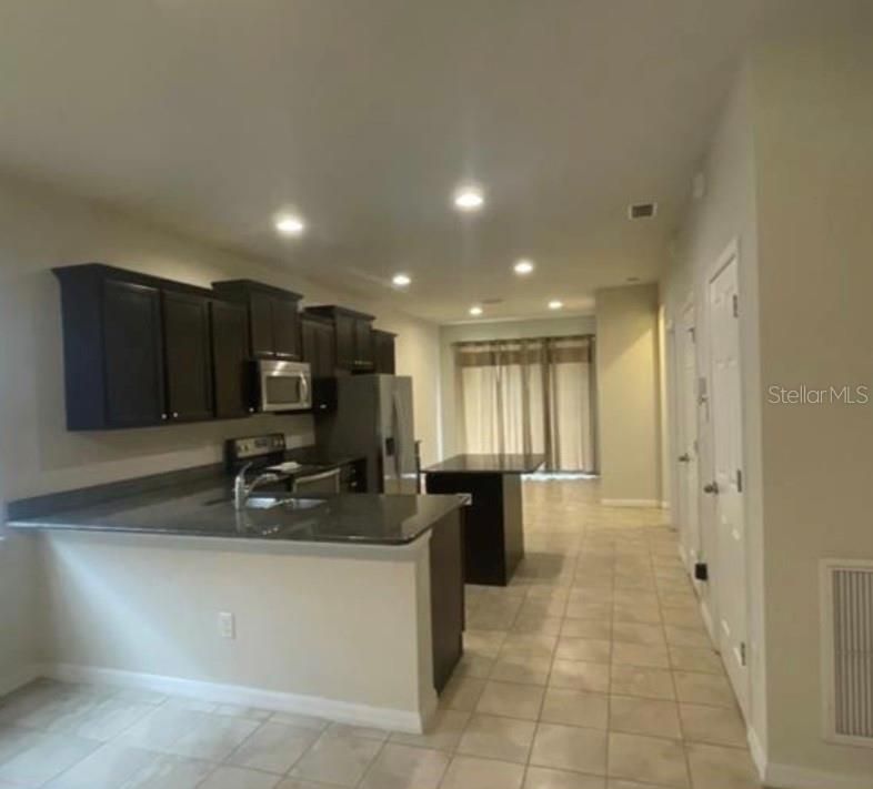 For Rent: $2,600 (3 beds, 2 baths, 1554 Square Feet)