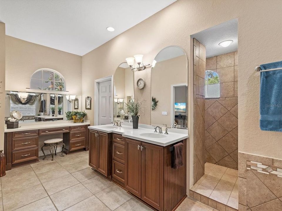For Sale: $920,000 (4 beds, 3 baths, 3138 Square Feet)