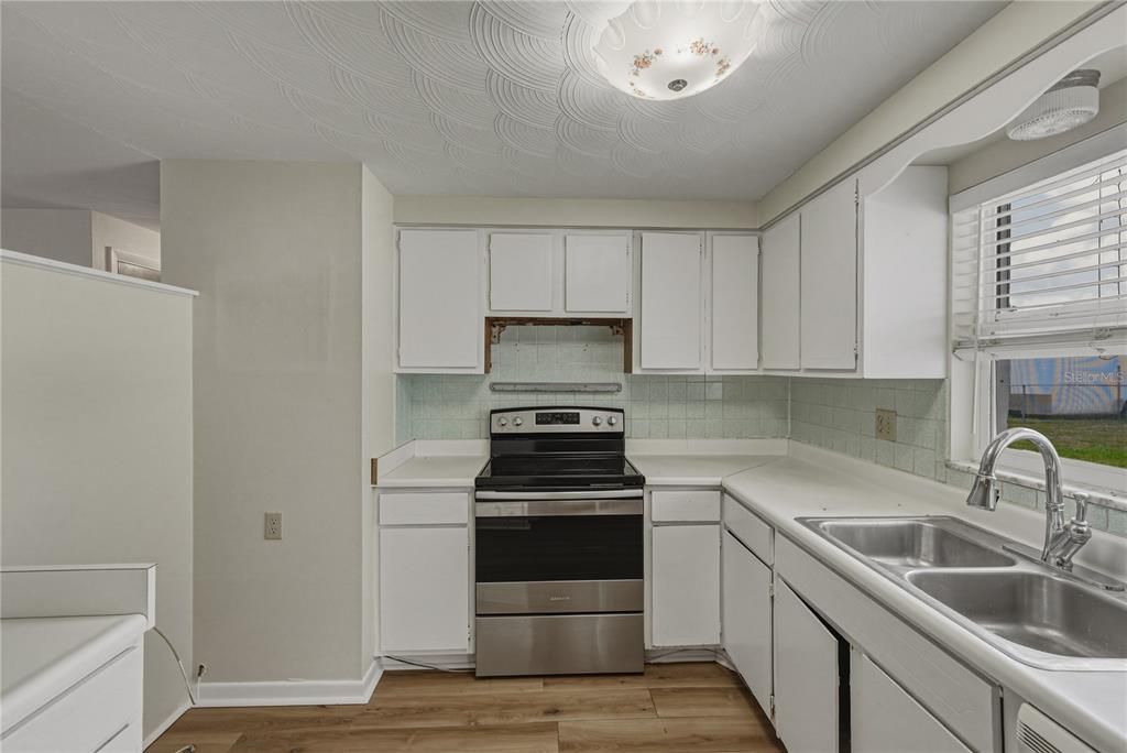 For Sale: $274,900 (3 beds, 2 baths, 1604 Square Feet)