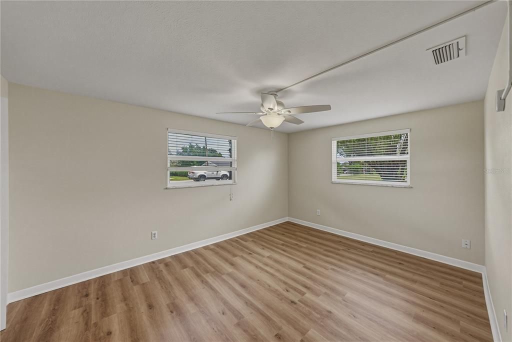 For Sale: $274,900 (3 beds, 2 baths, 1604 Square Feet)