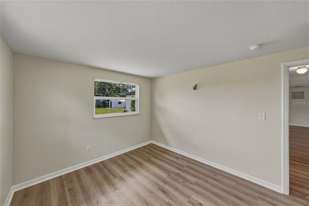 For Sale: $274,900 (3 beds, 2 baths, 1604 Square Feet)