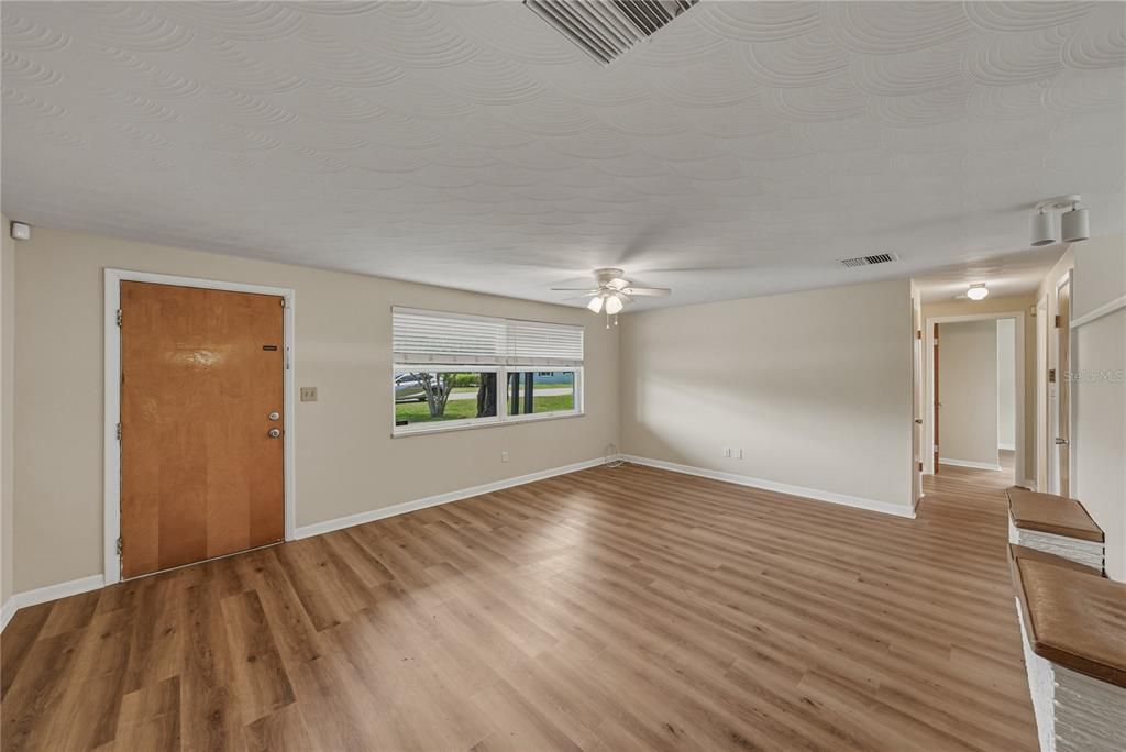 For Sale: $274,900 (3 beds, 2 baths, 1604 Square Feet)