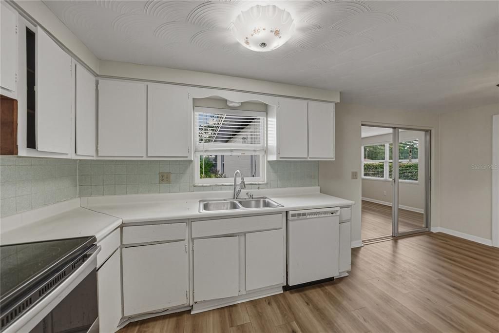 For Sale: $274,900 (3 beds, 2 baths, 1604 Square Feet)