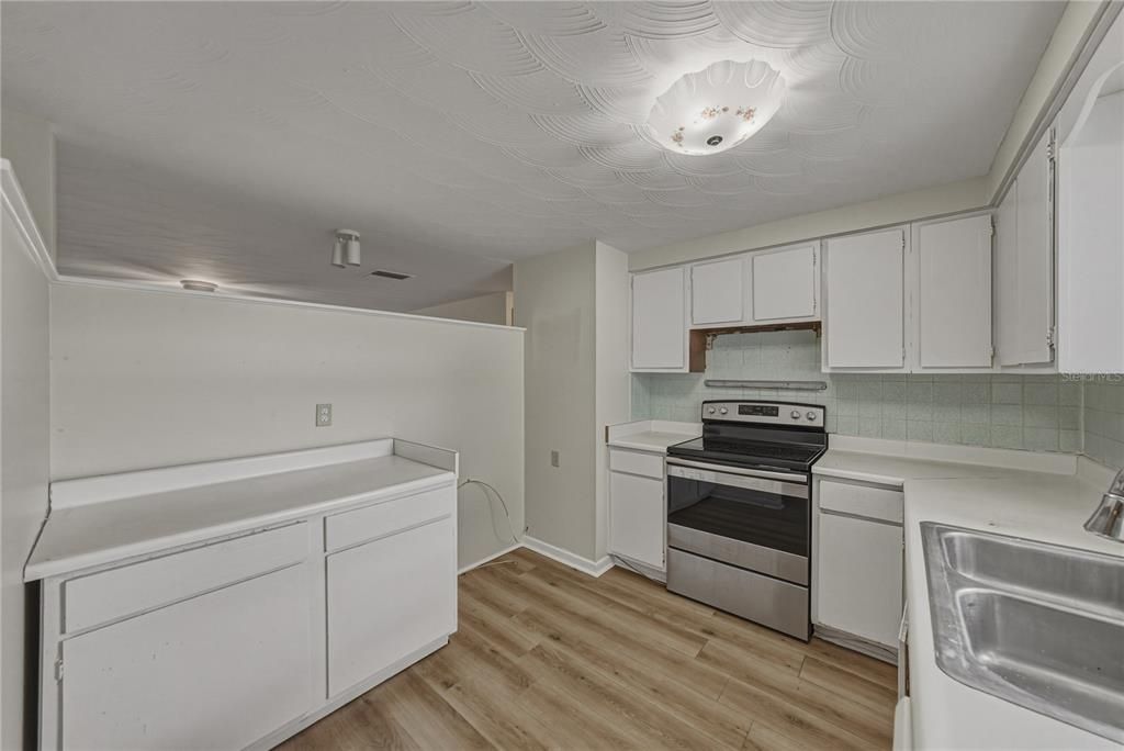 For Sale: $274,900 (3 beds, 2 baths, 1604 Square Feet)