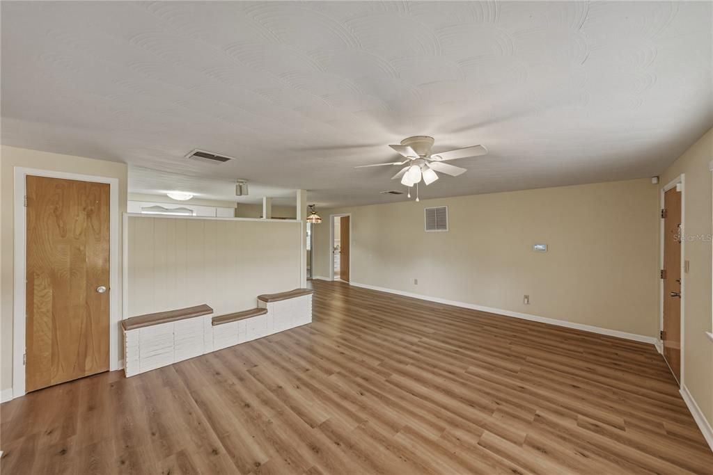 For Sale: $274,900 (3 beds, 2 baths, 1604 Square Feet)